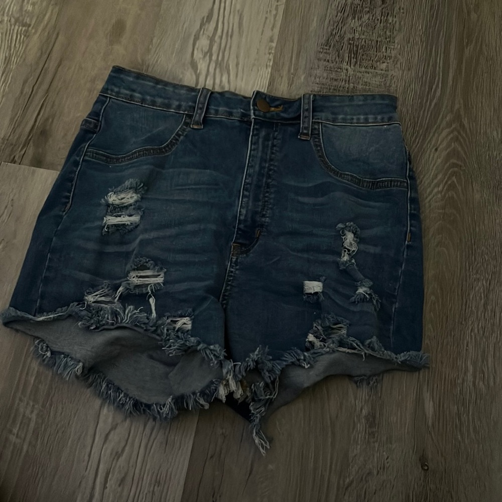 Ripped denim Fashion Nova jeans with two back pockets